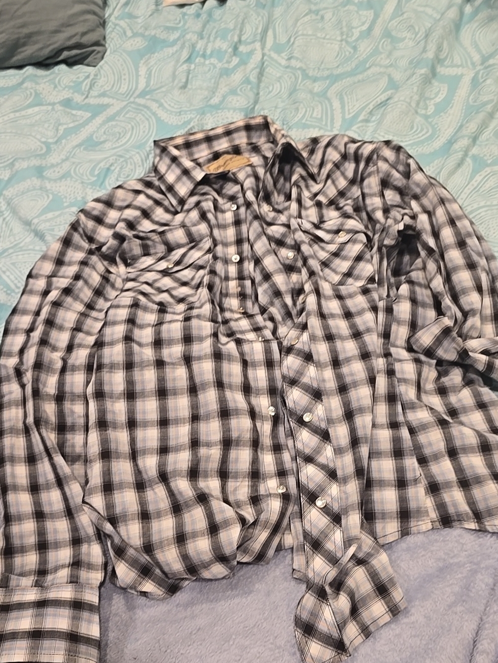 ❤️10/$30 Wrangler Black and White Plaid Button-Down Shirt